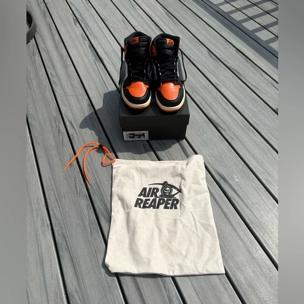 Soleboy Custom Air Jordan 1 - Picture 7 of 7